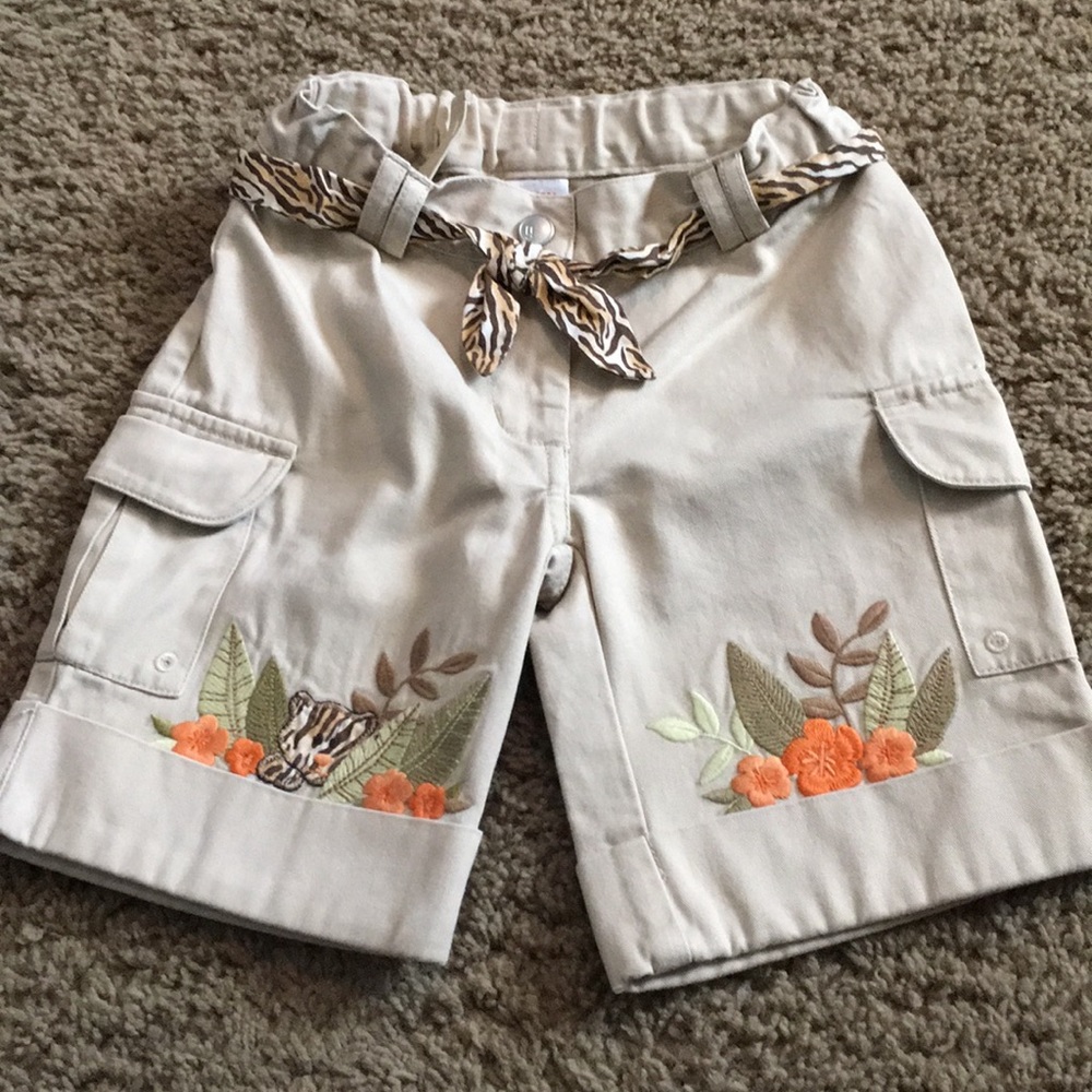 Unique Vintage “SUMMER SAFARI” cuffed shorts Size 4